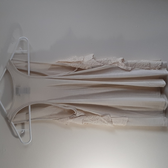 Creme racer back tank with lace ruffles - Picture 2 of 6